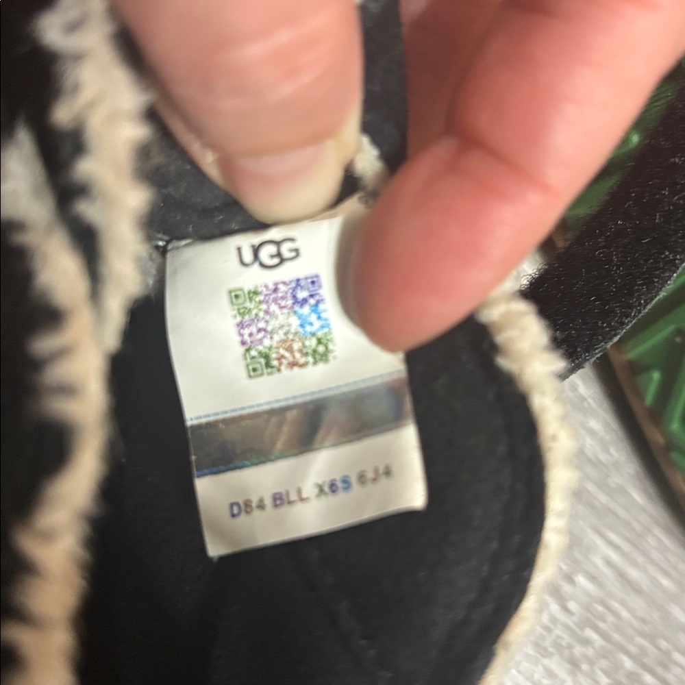 UGG Kids Rennon Boots (Leather & Faux-Shearling High-Top Boots with Gum Sole) - Picture 4 of 4
